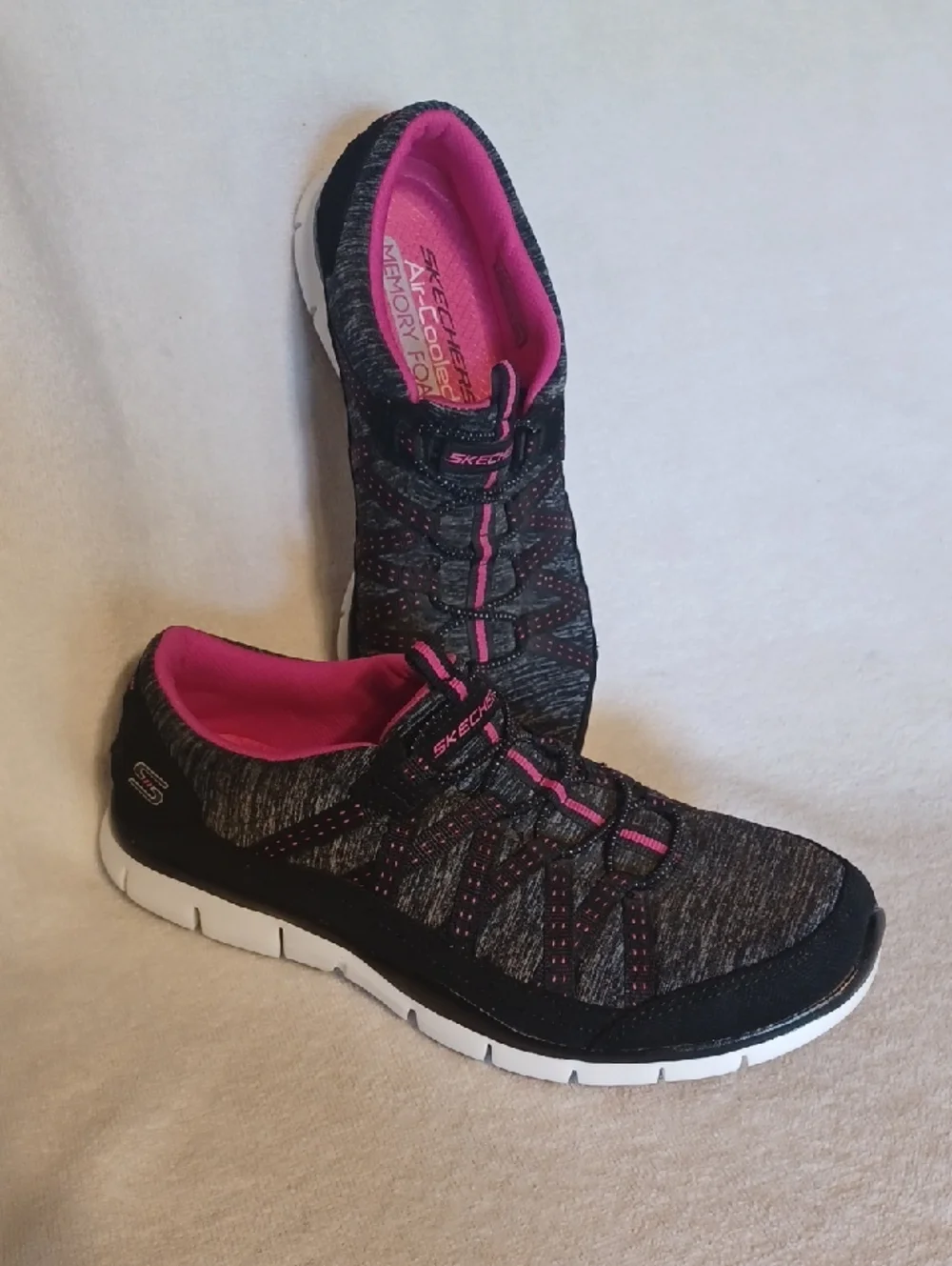 Skechers Black & Pink Slip-On Athletic Sneakers with White Sole Size 7